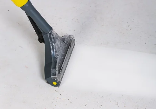 Reinigungsmaschine f&uuml;r die gr&uuml;ndliche Reinigung von Hartb&ouml;den.